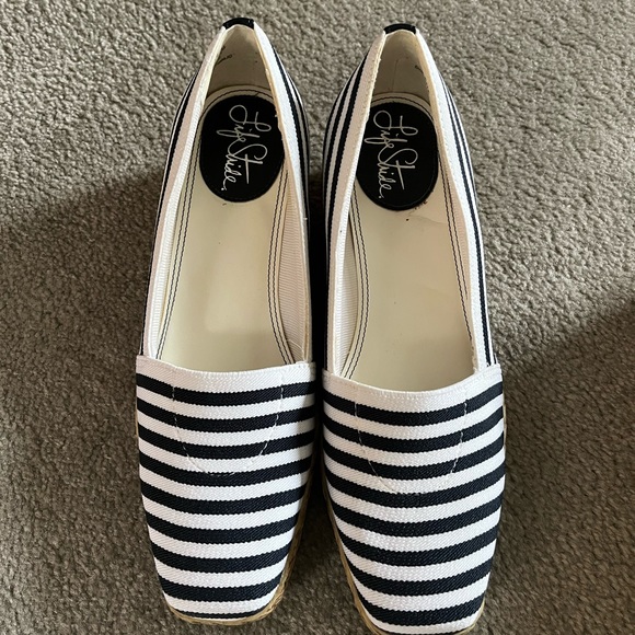 New never worn Life Stride W8 shoes - Picture 3 of 4